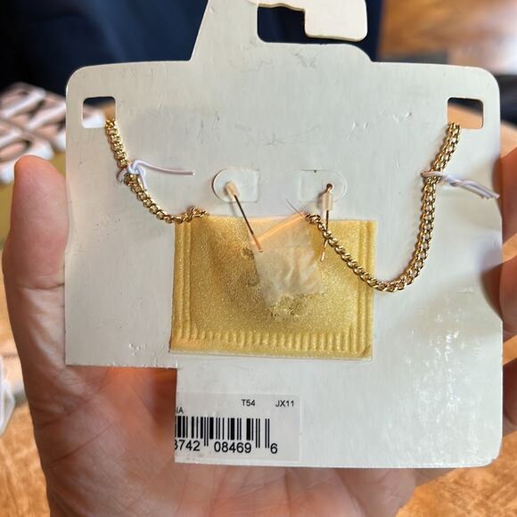 Gloria Vanderbilt Goldtone statement piece necklace and matching earrings #406 - Picture 3 of 3